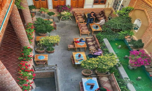 چیدمان باغ سنتی در شیراز