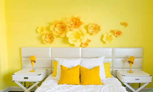 طراحی دکوراسیون اتاق سفید و زرد